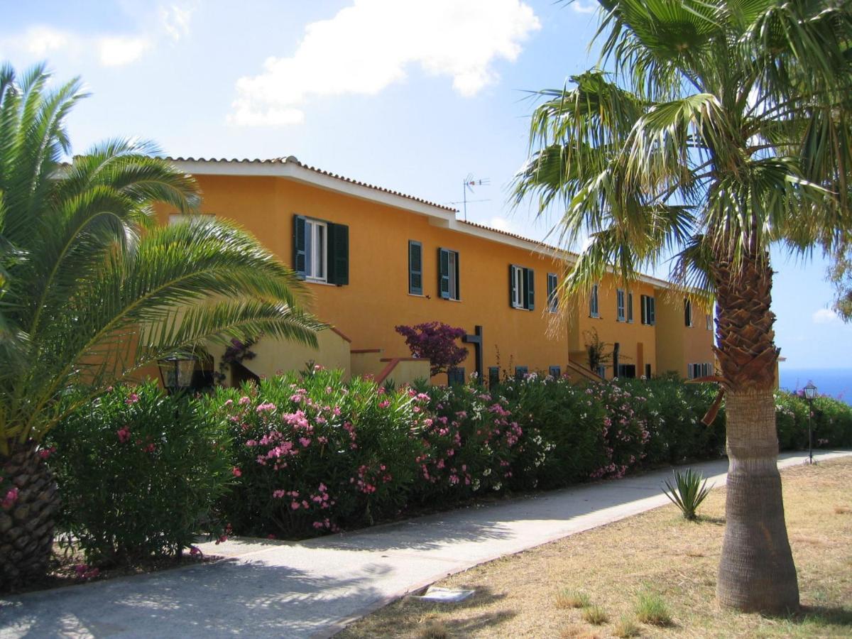 Casa Marzy- Charming Tropea Studio With Pool, Sea & Volcano Views Exterior foto