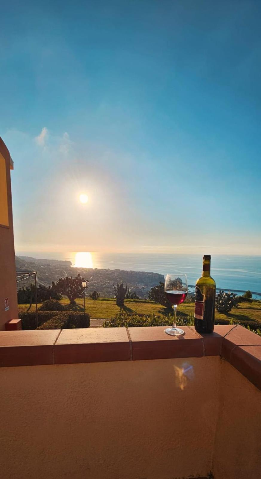 Casa Marzy- Charming Tropea Studio With Pool, Sea & Volcano Views Exterior foto