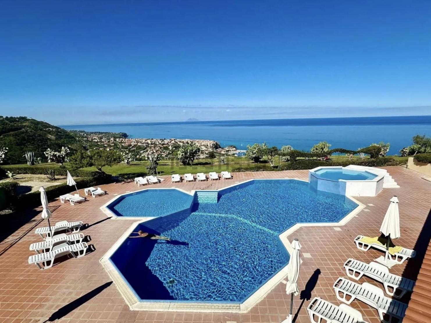 Casa Marzy- Charming Tropea Studio With Pool, Sea & Volcano Views Exterior foto